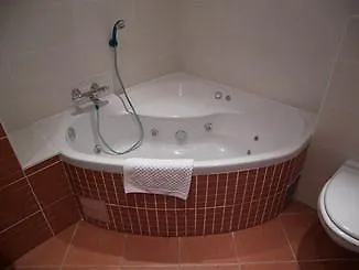 Hotel De La 3*