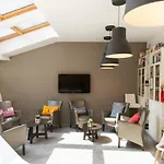 De La מלון 3*
