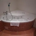 מלון De La 3*