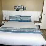 De La מלון 3*
