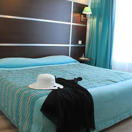 Hotel De La 3*