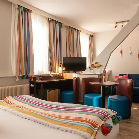 De La Hotel 3*