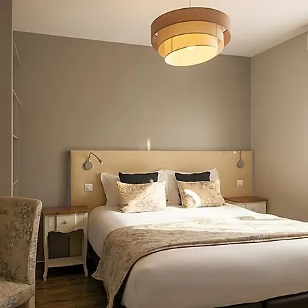 Hotel De La 3*