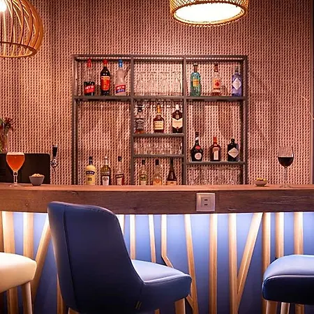De La Hotel 3*