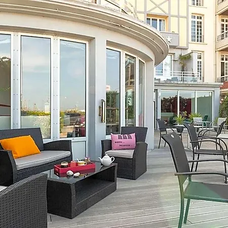 Hotel De La 3*