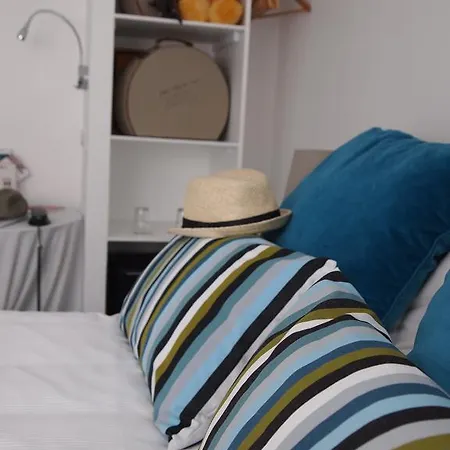 Hotel De La 3*