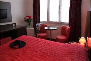 Hotel De La 3*